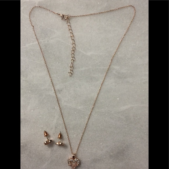 ❌SOLD❌ Quartz Necklace & Earring - Picture 2 of 3